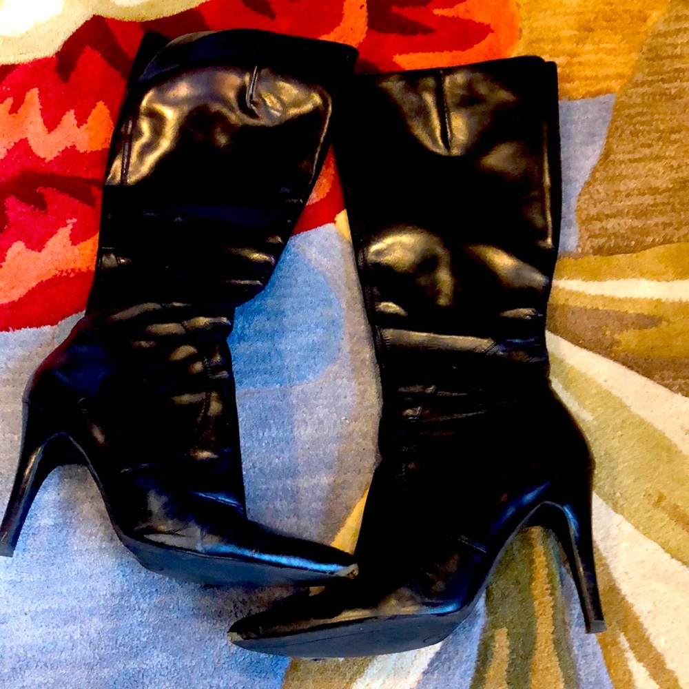 Leather upper check out boot can be fixed by shoe maker make a offer as is